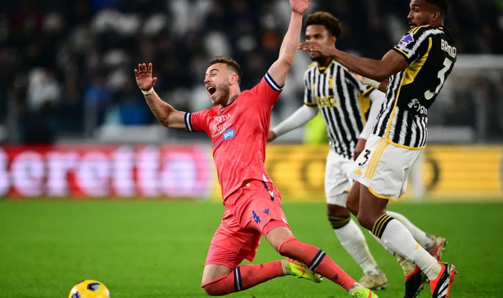 Hasil Liga Italia: Dibuat malu Udinese, Juventus Semakin Ketinggalan dari Puncak Klassemen Inter Milan Charupathib.com, Jakarta Surprise memberi warna minggu ke-24 Liga Italia 2023/2024 sesudah Juventus dikalahkan tamunya Udinese 0-1, Selasa pagi hari WIB (13/2/2024) di Alliaz Fase.